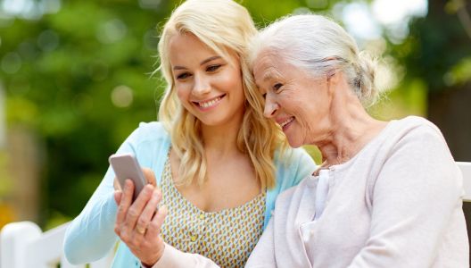How Seniors Can Get a Cell Phone Without Spending a Dime